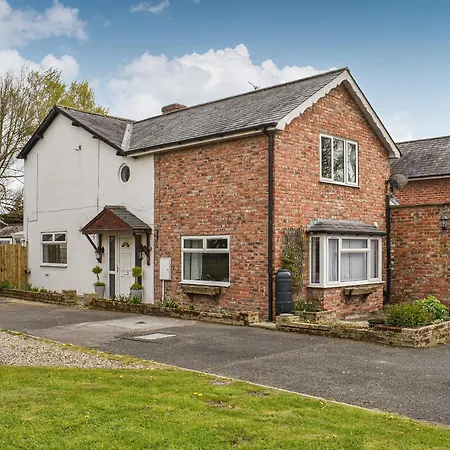 Holiday home Brookside House *